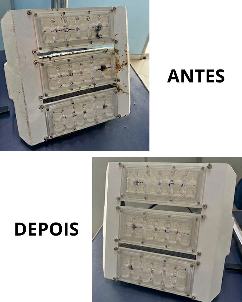 Comparação de antes e depois do recondicionamento profissional de uma luminária de LED industrial pela RenovaLed. À esquerda, o equipamento danificado com sujeira e curtos; à direita, a luminária totalmente restaurada e limpa.